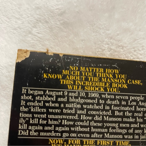 Helter Skelter by Vincent Bugliosi with Curt Gentry - Picture 6 of 9